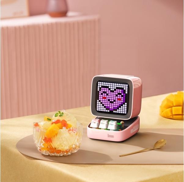 Actual product image Divoom DitooPro (8 h, Rechargeable battery operated)