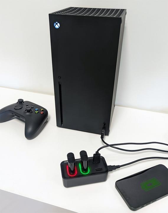 Actual product image Subsonic Dual charger and hub (Xbox One S, Xbox Series S, Xbox Series X, Xbox One X)