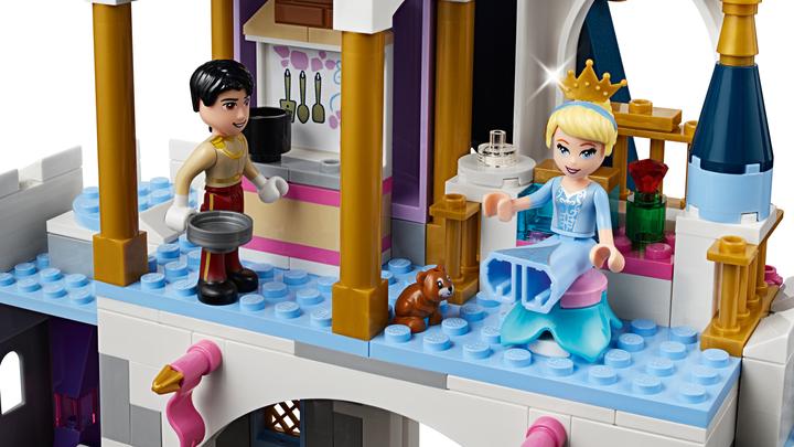 Actual product image LEGO Cinderella's dream castle (41154, LEGO Disney)