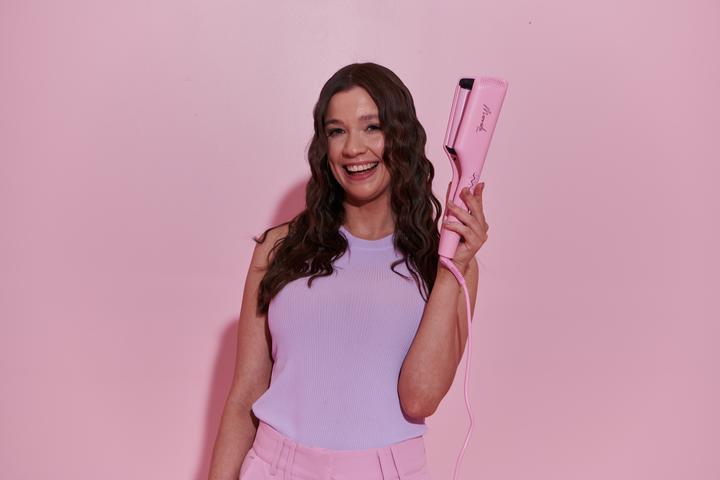 Actual product image Mermade The new Double Waver by Hair embodies the philosophy "less is more". With its inn