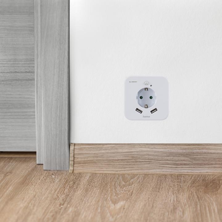 Actual product image Hama LED-Nachtlicht mit Steckdose, 2 USB-Ausgänge, Bewegungsmelder, Lichtsensor