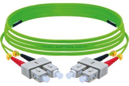 Immagine prodotto Exertis Connect Cavo patch in fibra ottica, 50/125 µm, fibra OM5, SC duplex maschio/maschio, UPC, verde lime, 10 m (CAT6, 10 m)