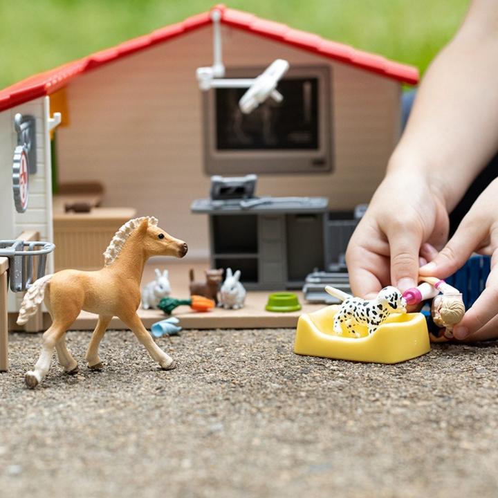 Produktbild Schleich Tierarzt-Praxis mit Haustieren