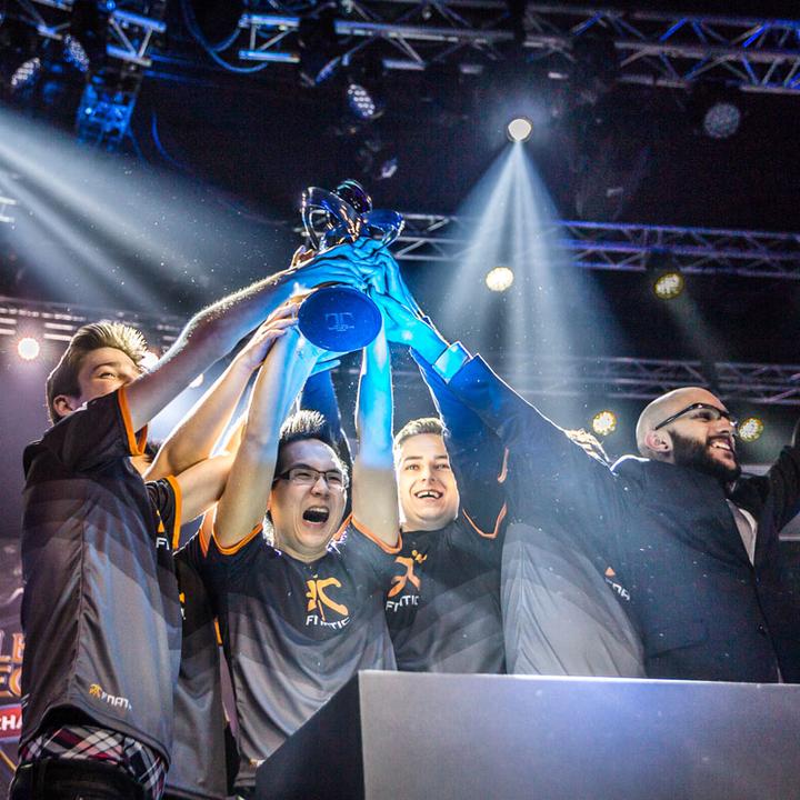 Produktbild Fnatic Bolt Wireless (Kabellos, Kabelgebunden)