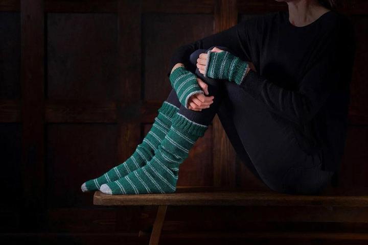 Actual product image Thumbs Up Harry Potter - Slytherin knit set house socks and mittens