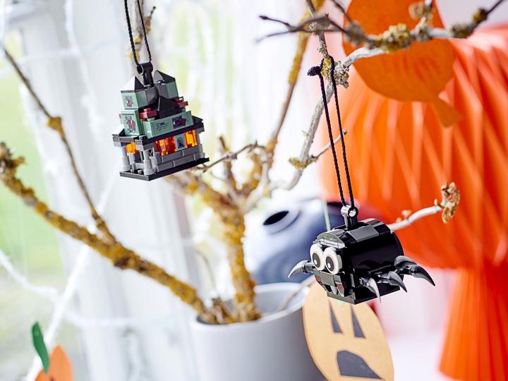 Image du produit LEGO Araignée et maison hantée Halloween (40493)