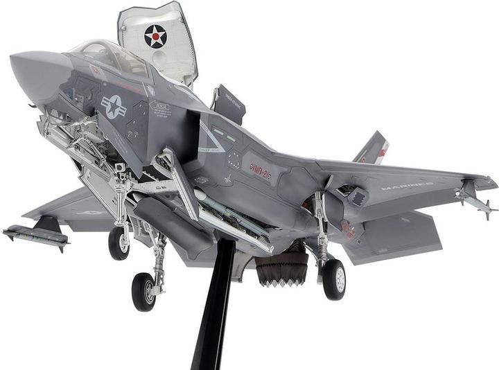 Actual product image Tamiya F-35B Lightning II