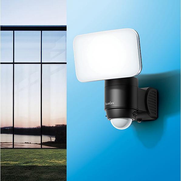 Actual product image Luminea LED outdoor spotlight with motion detector (12 m)