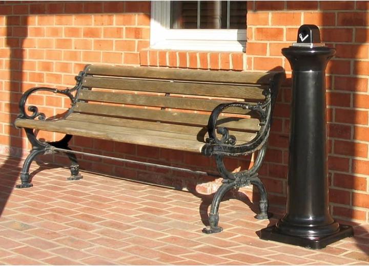 Actual product image Rubbermaid Groundskeeper Tuscan