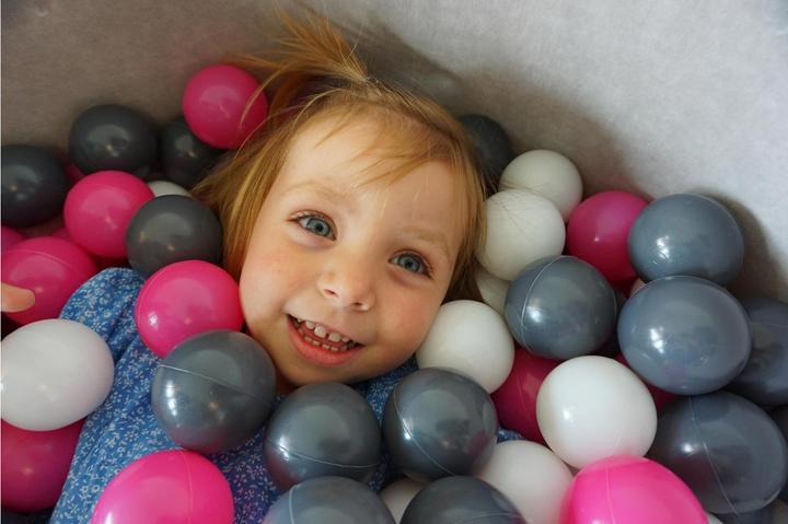 Image du produit Knorrtoys Piscine à balles soft - "Grey" - 300 balls creme/grey/rose (ca. 6cm diamètre)