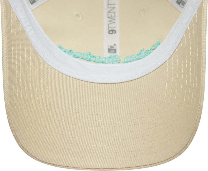 Actual product image New Era New York Yankees women's 9twenty trucker cap (One size)