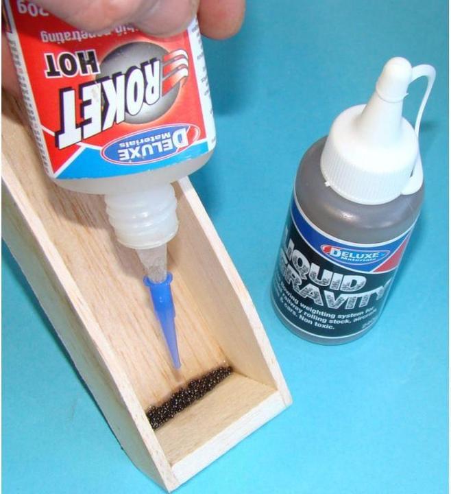 Actual product image Deluxe Materials Liquid Gravity 240g (255 g, 240 ml)