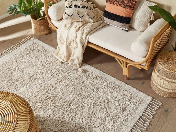 Actual product image Beliani Carpet cotton light beige 140 x 200 cm fringes Shaggy BITLIS (140 x 200 cm)