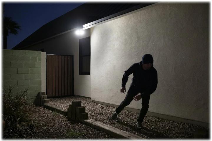 Actual product image Arlo Pro 3 Floodlight camera, black (2560 x 1440 Pixels)