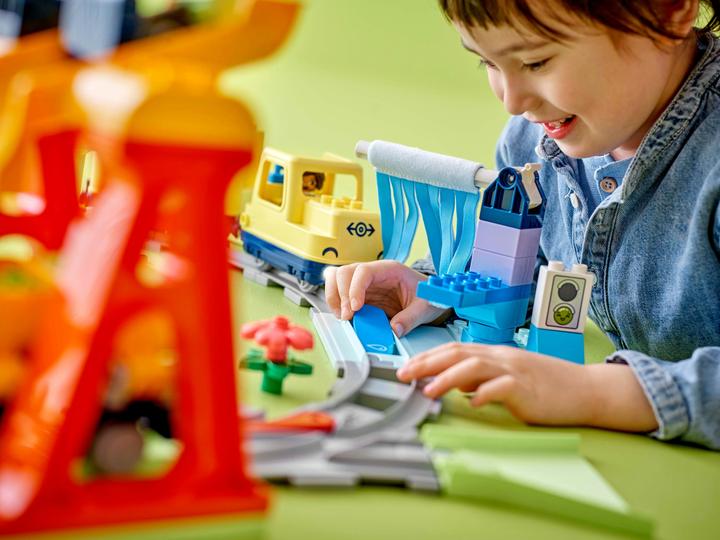 Actual product image LEGO Grosse interaktive Eisenbahn (10428)