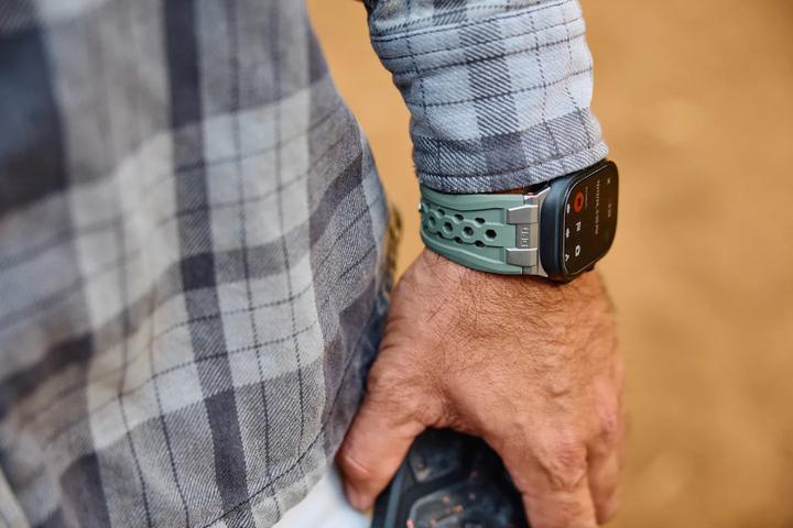 Produktbild UAG Urban Armor Gear Monarch Strap| Apple Watch Ultra/42/44/45/46mm| olive/titan| (194158117236) (Fluoroelastomer, Gummi)