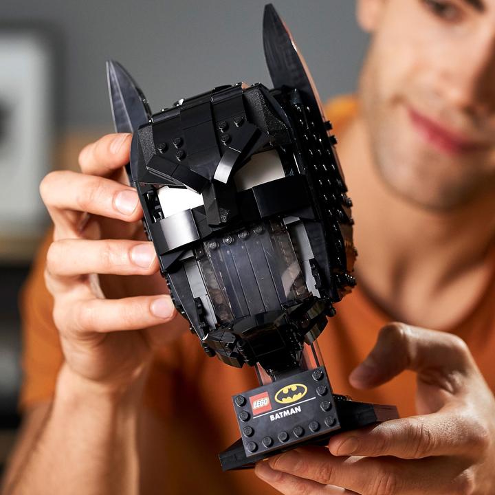 Actual product image LEGO Batman helmet (76182, LEGO DC)