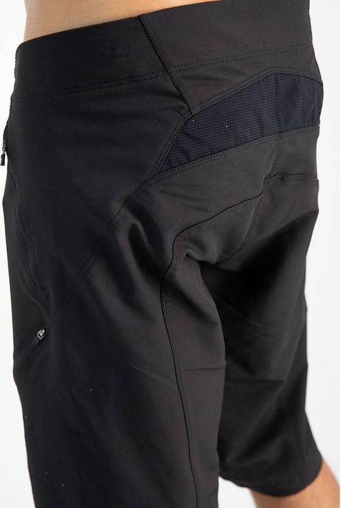 Actual product image 100% Airmatic men short (36)