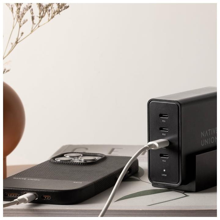 Actual product image Native Union fast Gan Charger PD 140W, (Black) (140 W)