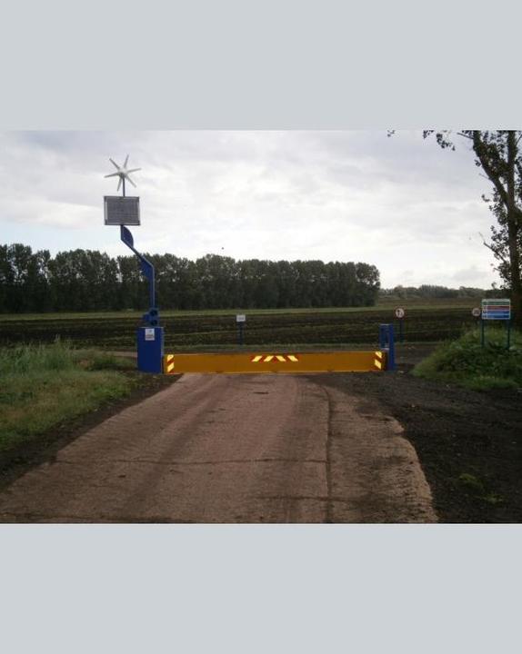 Actual product image Rutland Wind turbine (Solar cable)