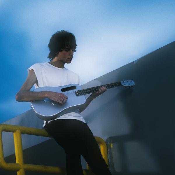Actual product image Lava Music Guitar Me Air 36 inch Silver with cable (Acoustic guitar set, Airsonic (carbon fibre composite))