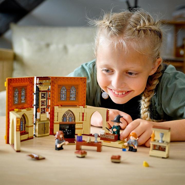 Actual product image LEGO Hogwarts Moment: Transformation Class (76382, LEGO Harry Potter)