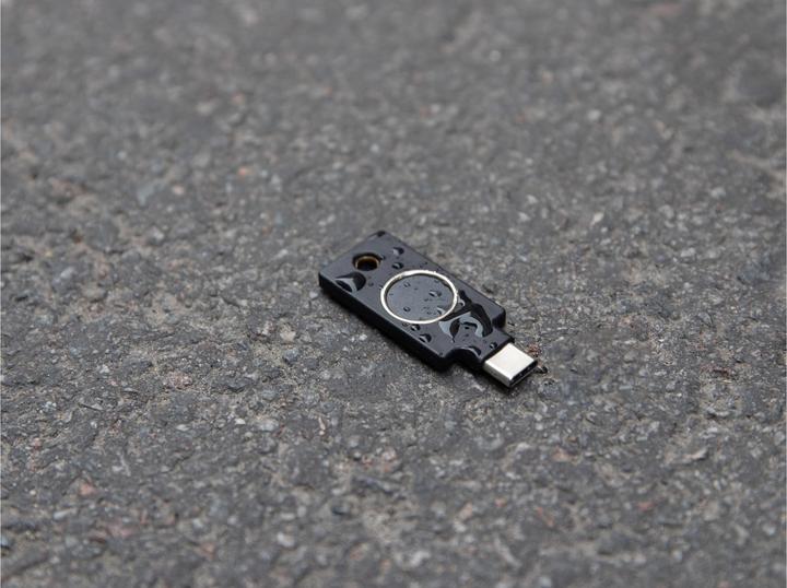 Actual product image Yubico YubiKey C Bio-FIDO Edition