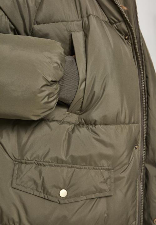 Image du produit Urban Classics Manteau oversize en fausse fourrure pour dames (XS)