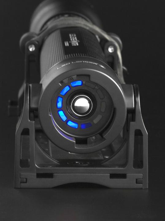 Produktbild Ledlenser M17r (30 cm, 850 lm)