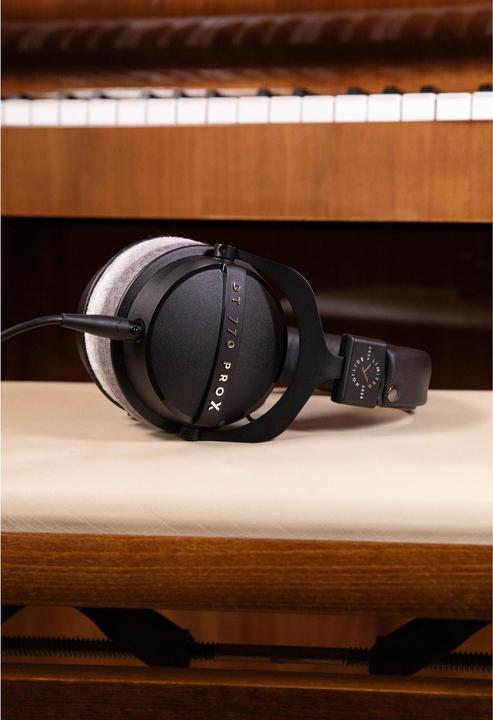Actual product image Beyerdynamic DT 770 Pro X Limited Edition (No noise cancelling, Cable)