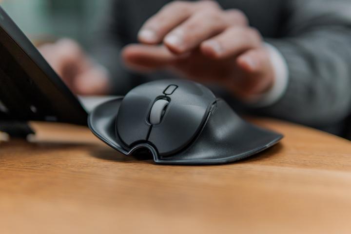 Actual product image Bakker Elkhuizen BakkerElkhuizen Mouse HandshoeMouse Shift Medium Bluetooth retail (Wireless)