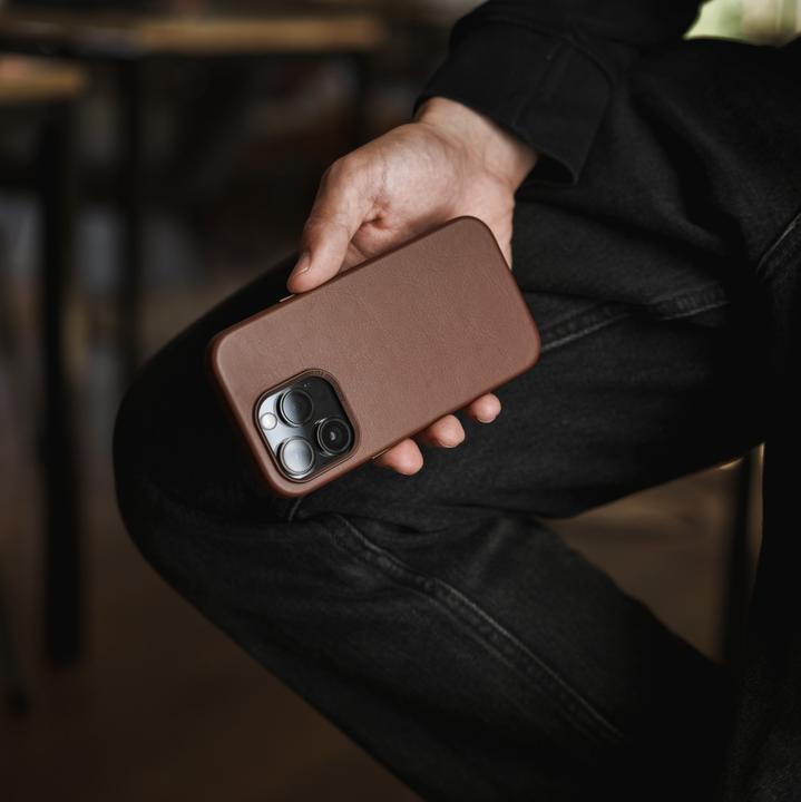 Actual product image Woodcessories Bio Leather Case (Apple iPhone 13 Pro)