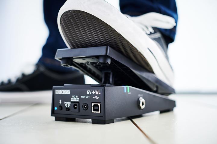 Produktbild BOSS (Electronics) EV-1-WL Wireless MIDI Expression Pedal (Gitarre)