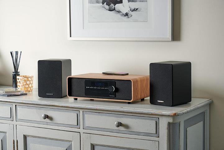Immagine prodotto Thomson MIC300IBT bw/legno Micro sistema 60W, FM, Bluetooth, CD, USB, ricarica a induzione (Bluetooth, Lettore CD, 2x 30 W)