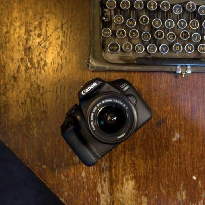 Produktbild Canon EOS 2000D Kit (18 - 55 mm, 24.10 Mpx, APS-C / DX)