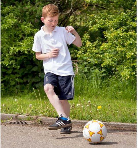 Produktbild Betzold Sport Schulhof-Fussball, gelb