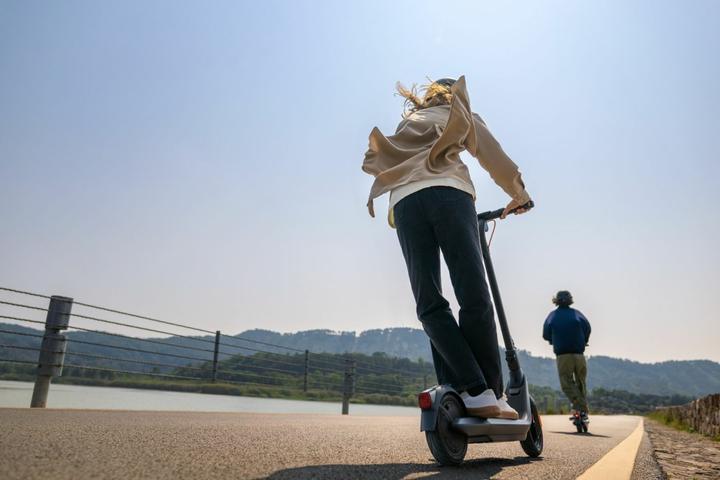 Immagine prodotto Segway-Ninebot E2 Pro E (25 km/h, 35 km, 350 W)