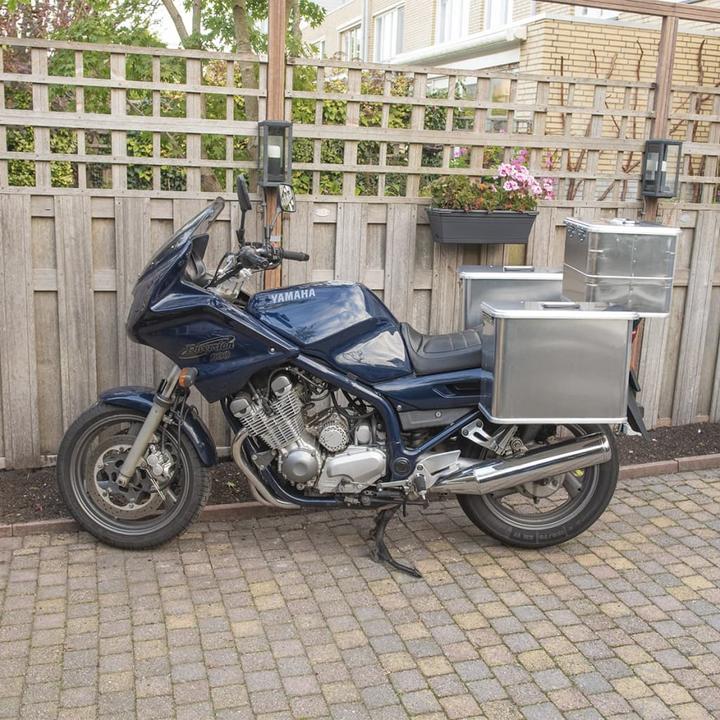 Produktbild ProPlus Aluminium Motorradkoffer mit Deckel und Zylindrischer Schloss Seite Case 36L (36 l)