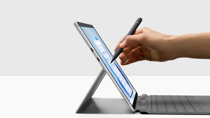 Produktbild Microsoft Surface Pro X (13", Microsoft SQ1, 8 GB, 256 GB)