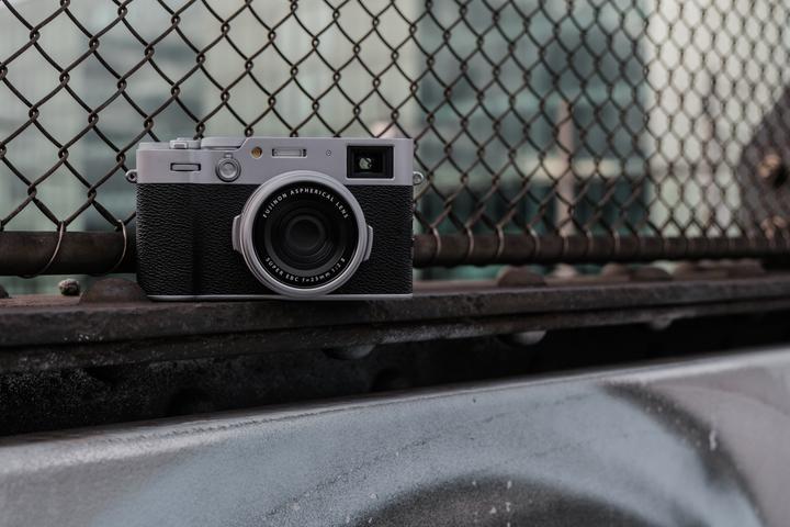 Actual product image Fujifilm X100VI (23 mm, 40.20 Mpx, APS-C / DX)
