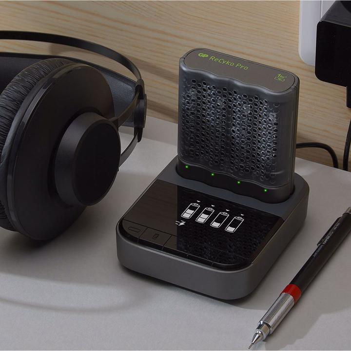 Image du produit GP Batteries ReCyko Pro Dockingstation + 4Port Ladeger./4xAA NiMh 2100mAh (1 pcs, AA, AAA, Piles rechargeables + chargeur)