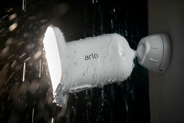 Actual product image Arlo Pro 3 Floodlight camera, black (2560 x 1440 Pixels)