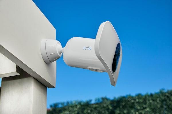 Actual product image Arlo Pro 3 Floodlight camera, black (2560 x 1440 Pixels)