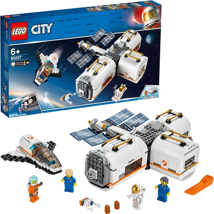 Actual product image LEGO Moon Space Station (60227, LEGO City)