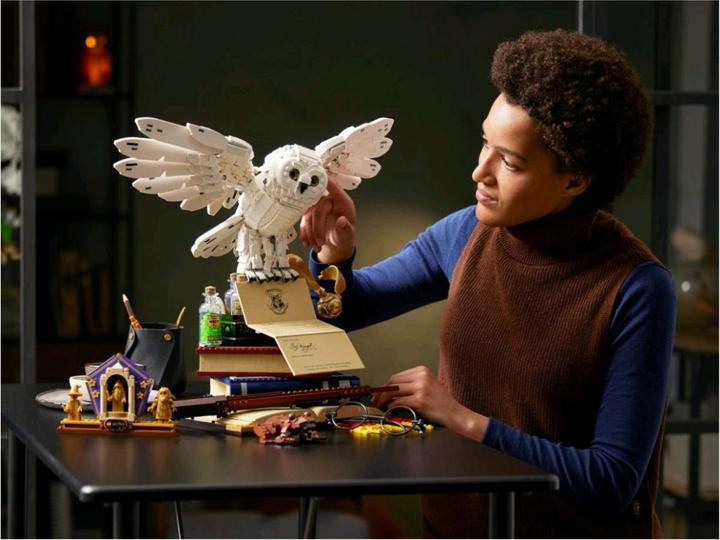 Actual product image LEGO Hogwarts Icons - Collector's Edition (76391, LEGO Harry Potter, LEGO Rare Sets)