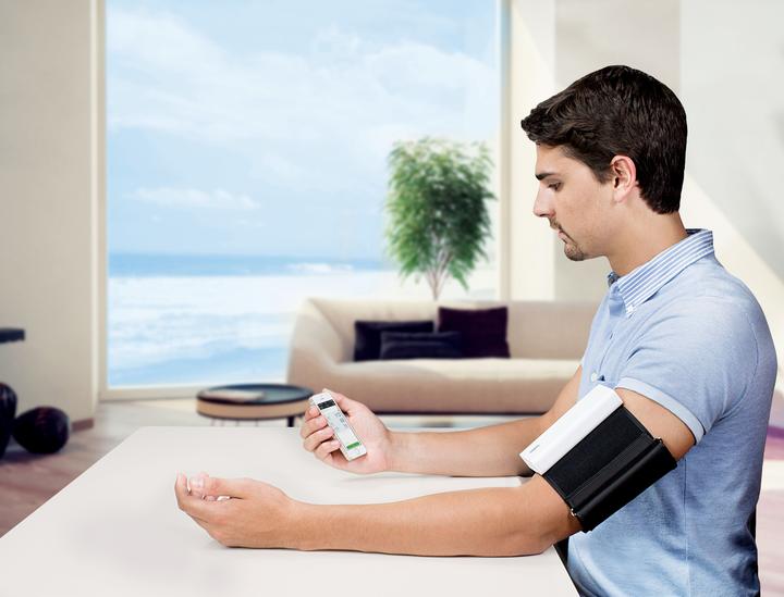 Actual product image Qardio QA-A100 QardioArm (Blood pressure monitor upper arm)
