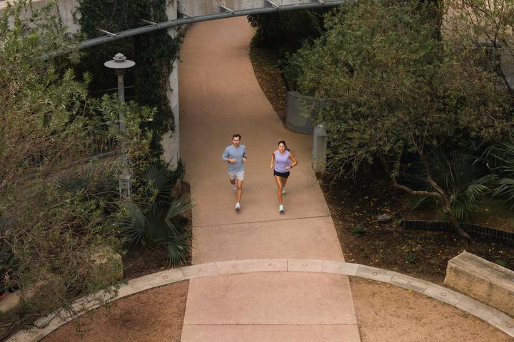 Actual product image Garmin Forerunner 165 (43 mm)