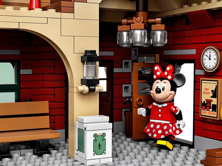 Actual product image LEGO Disney train with station (71044, LEGO Rare Sets)