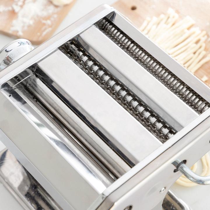 Image du produit InnovaGoods Machine à pâtes en métal - 3 rouleaux de coupe