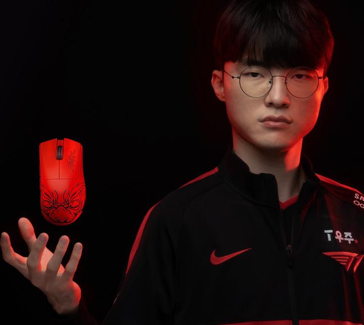 Immagine prodotto Razer Deathadder V3 Pro Faker Edition (Senza fili, Cablato)